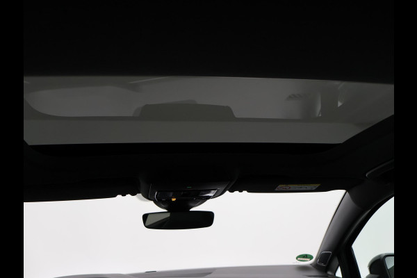 Volkswagen Golf R 2.0 TSI R 4MOTION 320 PK + AKRAPOVIC UITLAAT | PANORAMA | STOELVENTILATIE | HARMAN/KARDON | NAPPA LEDER