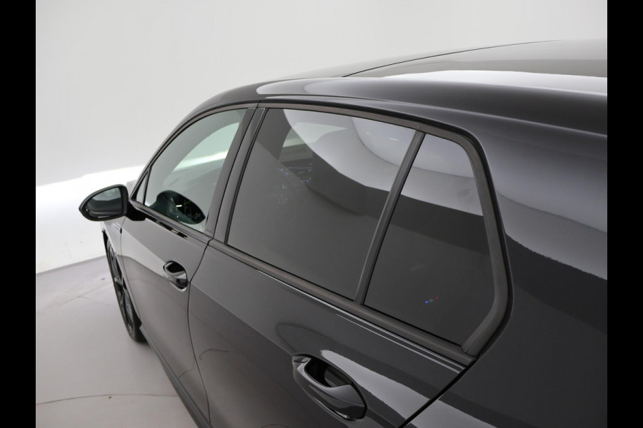Volkswagen Golf R 2.0 TSI R 4MOTION 320 PK + AKRAPOVIC UITLAAT | PANORAMA | STOELVENTILATIE | HARMAN/KARDON | NAPPA LEDER