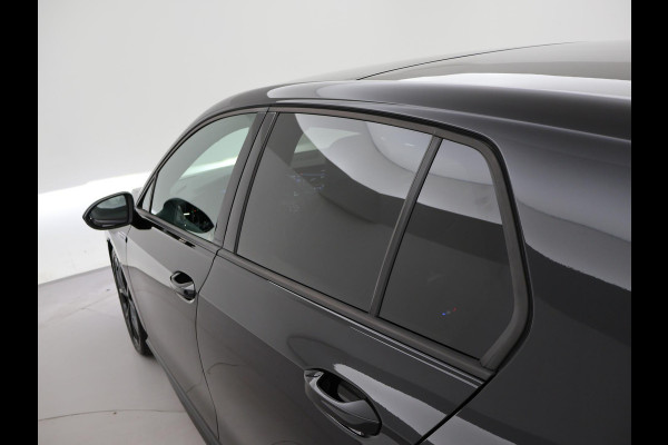 Volkswagen Golf R 2.0 TSI R 4MOTION 320 PK + AKRAPOVIC UITLAAT | PANORAMA | STOELVENTILATIE | HARMAN/KARDON | NAPPA LEDER