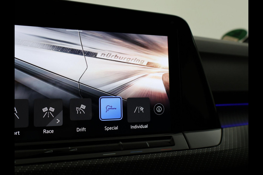 Volkswagen Golf R 2.0 TSI R 4MOTION 320 PK + AKRAPOVIC UITLAAT | PANORAMA | STOELVENTILATIE | HARMAN/KARDON | NAPPA LEDER