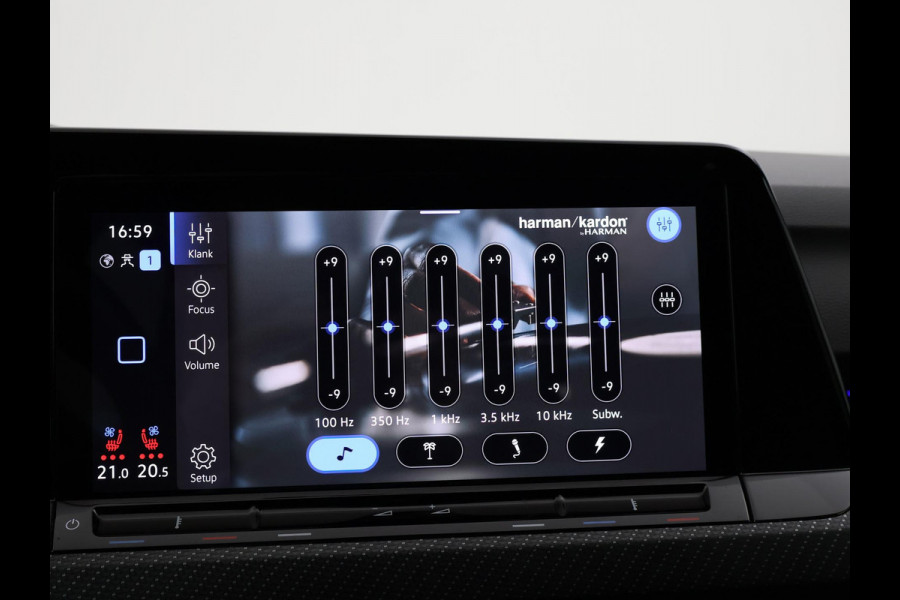 Volkswagen Golf R 2.0 TSI R 4MOTION 320 PK + AKRAPOVIC UITLAAT | PANORAMA | STOELVENTILATIE | HARMAN/KARDON | NAPPA LEDER