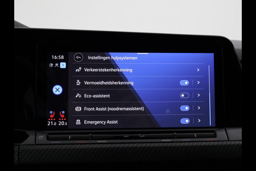 Volkswagen Golf R 2.0 TSI R 4MOTION 320 PK + AKRAPOVIC UITLAAT | PANORAMA | STOELVENTILATIE | HARMAN/KARDON | NAPPA LEDER