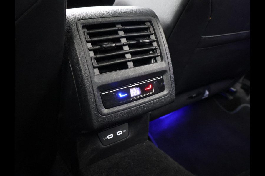 Volkswagen Golf R 2.0 TSI R 4MOTION 320 PK + AKRAPOVIC UITLAAT | PANORAMA | STOELVENTILATIE | HARMAN/KARDON | NAPPA LEDER