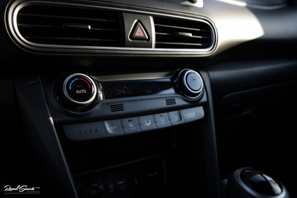 Hyundai Kona 1.6 T-GDI 4WD Premium | Trekhaak | Keyless | Primium audio | Blis | Apple carplay |