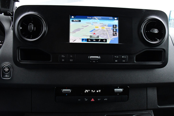 Mercedes-Benz Sprinter 316 2.2 CDI L2H2 PB Edition Camera, Cruise, LED, Carplay, Sensoren, NAVI, 164pk, Automaat, Trekhaak, Keyless, Airco, Uniek!