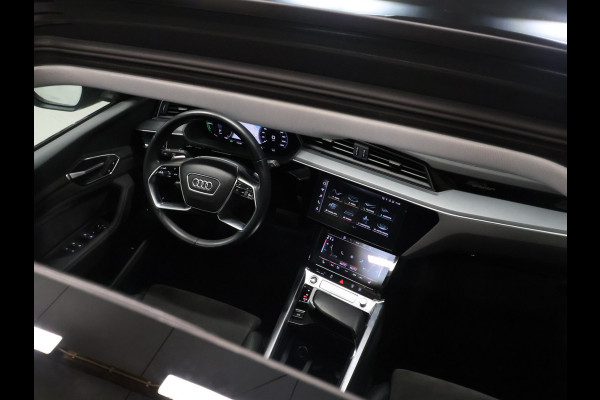 Audi e-tron 55 quattro Business edition Plus 95 kWh [TREKHAAK AFNEEMBAAR, LUCHTVERING, SCHUIFKANTELDAK, MEMORY SEATS, APPLE CARPLAY, ANDROID, SPORTSTOELEN, ADAPTIVE CRUISE, PDC V+A, STOELVERWARMING, NIEUWSTAAT]
