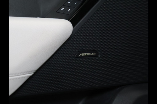 Land Rover Range Rover Velar 2.0 P400e S [MEMORY SEATS, APPLE CARPLAY, ANDROID, MERIDIAN SOUND, AANPASBARE RIJMODUS, 360 CAMERA, VOL LEDER, STOELVERWARMING, CRUISE, CLIMATE, NIEUWSTAAT]