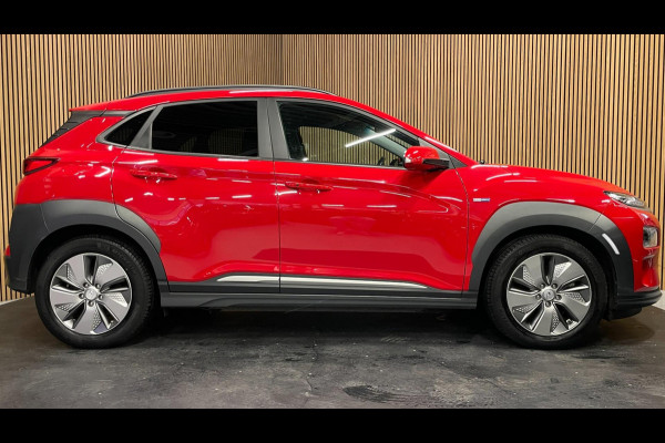Hyundai Kona EV Premium 64 kWh|GROTE ACCU|FACELIFT|3-FASE|HUD|LEDER|ACC|KRELL|STUURVERW|STOELVERW V+A|STOELVENT.|CAMERA|CARPLAY|NL