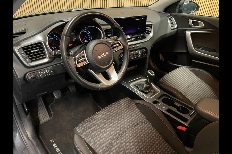 Kia Ceed Sportswagon 1.5 T-GDi DynamicLine|160PK|TREKH.|CARPLAY+ANDROID|CAMERA|CLIMATE+CRUISE CONTROL|1E EIG.|INCL.BTW|NL AUTO|NAP
