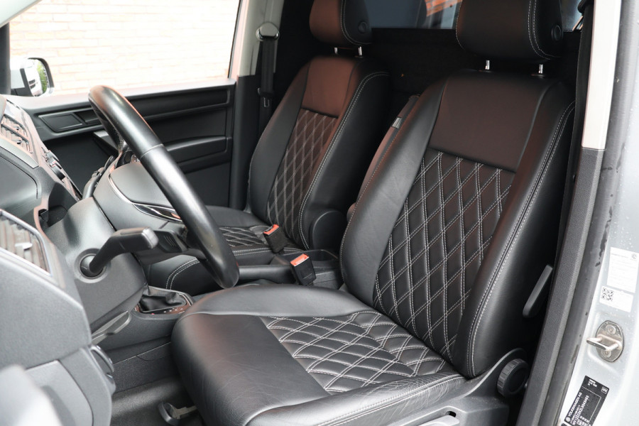 Volkswagen Caddy 2.0 TDI DSG Exclusive | Bi-Xenon | ACC | CarPlay | Camera | Navigatie | F1 Flippers | | Lederen bekleding | PDC | MF Stuur | Spoilerkit | NAP Logisch | Nieuwe APK