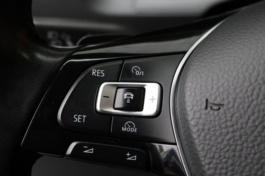 Volkswagen Caddy 2.0 TDI DSG Exclusive | Bi-Xenon | ACC | CarPlay | Camera | Navigatie | F1 Flippers | | Lederen bekleding | PDC | MF Stuur | Spoilerkit | NAP Logisch | Nieuwe APK