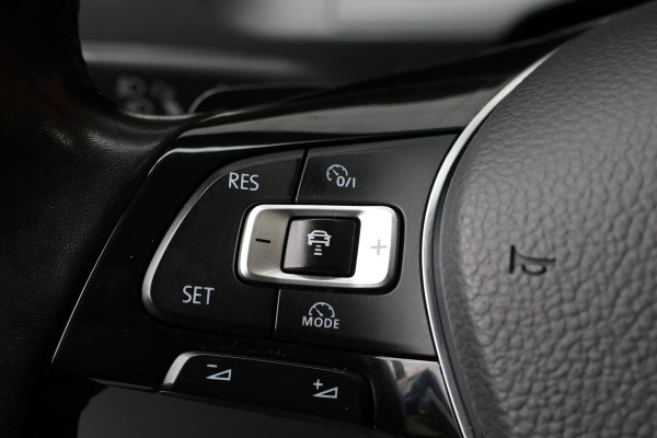 Volkswagen Caddy 2.0 TDI DSG Exclusive | Bi-Xenon | ACC | CarPlay | Camera | Navigatie | F1 Flippers | | Lederen bekleding | PDC | MF Stuur | Spoilerkit | NAP Logisch | Nieuwe APK