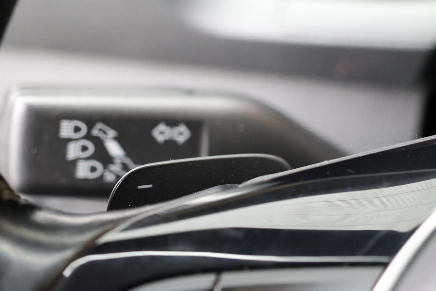 Volkswagen Caddy 2.0 TDI DSG Exclusive | Bi-Xenon | ACC | CarPlay | Camera | Navigatie | F1 Flippers | | Lederen bekleding | PDC | MF Stuur | Spoilerkit | NAP Logisch | Nieuwe APK