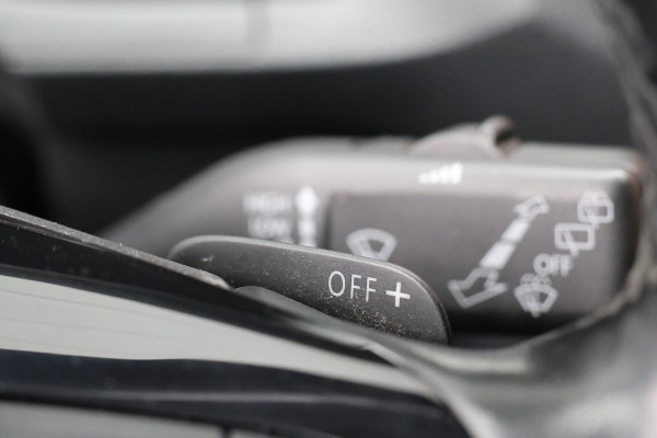 Volkswagen Caddy 2.0 TDI DSG Exclusive | Bi-Xenon | ACC | CarPlay | Camera | Navigatie | F1 Flippers | | Lederen bekleding | PDC | MF Stuur | Spoilerkit | NAP Logisch | Nieuwe APK