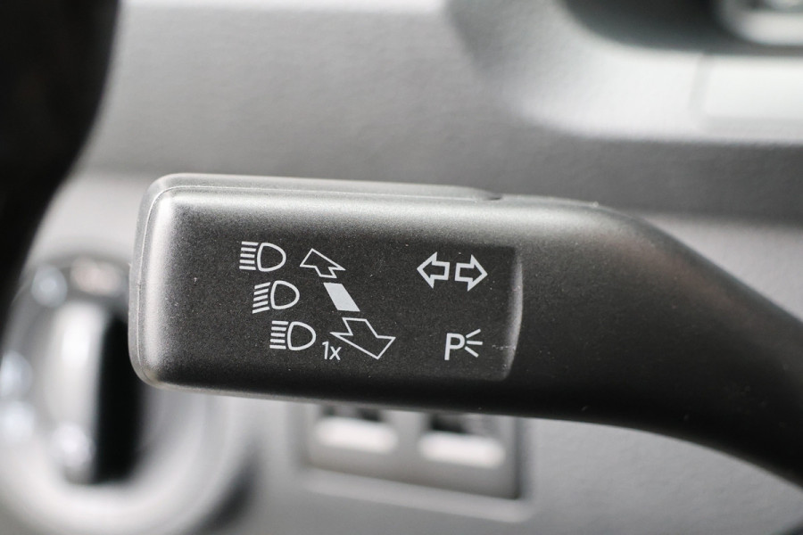 Volkswagen Caddy 2.0 TDI DSG Exclusive | Bi-Xenon | ACC | CarPlay | Camera | Navigatie | F1 Flippers | | Lederen bekleding | PDC | MF Stuur | Spoilerkit | NAP Logisch | Nieuwe APK