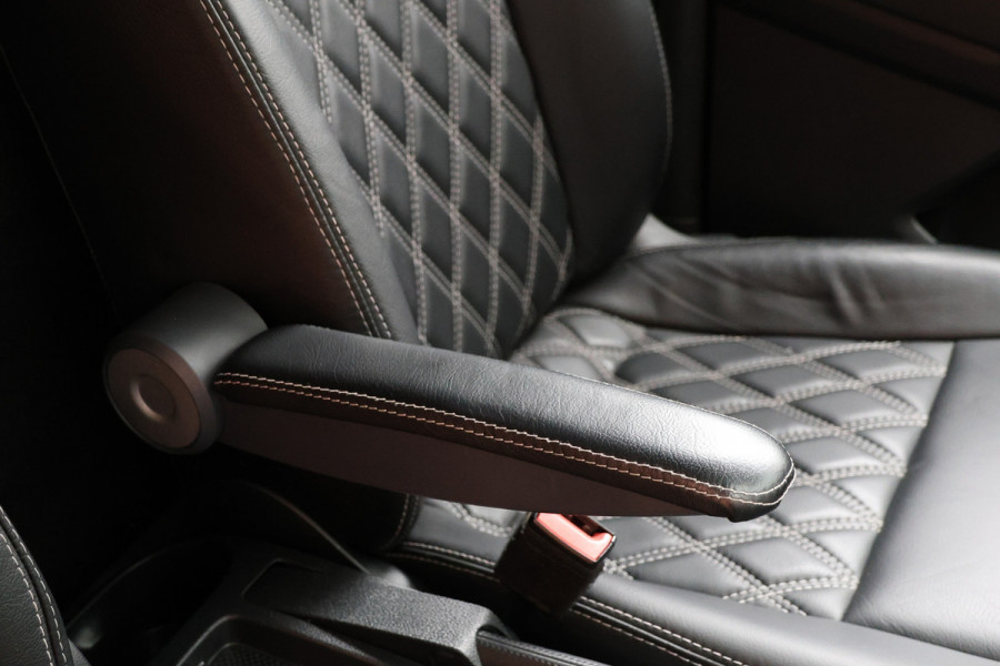 Volkswagen Caddy 2.0 TDI DSG Exclusive | Bi-Xenon | ACC | CarPlay | Camera | Navigatie | F1 Flippers | | Lederen bekleding | PDC | MF Stuur | Spoilerkit | NAP Logisch | Nieuwe APK