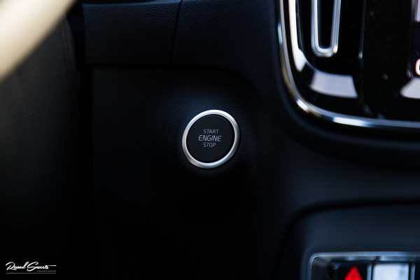 Volvo XC40 1.5 T4 Plug-in hybrid Plus Bright | Adaptieve Cruise | Harman Kardon | Memory | Blis |