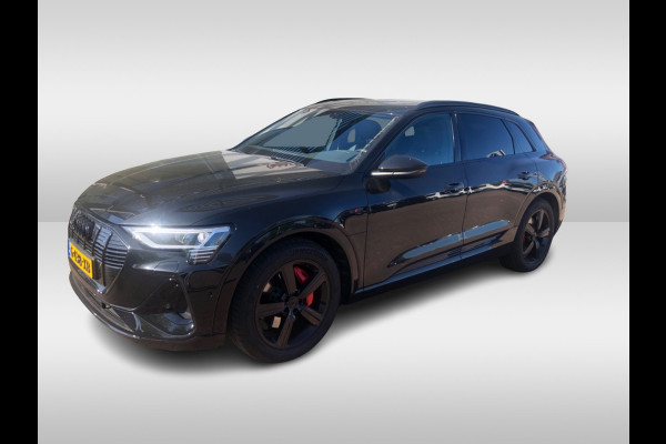Audi e-tron e-tron 50 quattro Launch edition Black 71 kWh / Panoramadak / 20'' / Luchtvering / ACC / Navigatie / Stoelverwarming