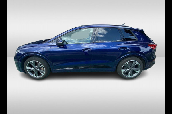 Audi Q4 e-tron 40 Launch edition S Competition 77 kWh / SOH 93,3% / Trekhaak / Panoramadak / Camera / Matrix LED / 20'' / Intr.voorverwarming / DAB / Sonos / Stoelverwarming / ACC / Warmtepomp