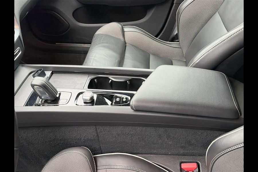 Volvo V60 2.0 B4 R-Design| Elektr. Sportstoelen | 19inch LMV | Trekhaak | Camera | Climate Pack | Pilot Assist | Carplay - Android