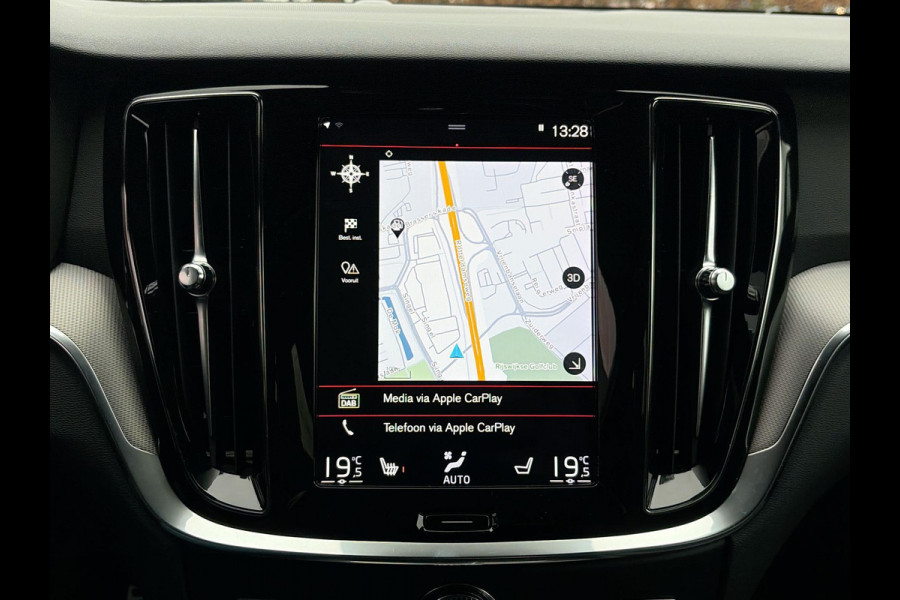 Volvo V60 2.0 B4 R-Design| Elektr. Sportstoelen | 19inch LMV | Trekhaak | Camera | Climate Pack | Pilot Assist | Carplay - Android