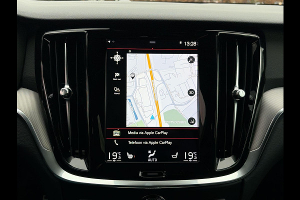 Volvo V60 2.0 B4 R-Design| Elektr. Sportstoelen | 19inch LMV | Trekhaak | Camera | Climate Pack | Pilot Assist | Carplay - Android