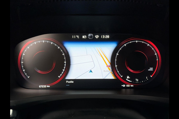 Volvo V60 2.0 B4 R-Design| Elektr. Sportstoelen | 19inch LMV | Trekhaak | Camera | Climate Pack | Pilot Assist | Carplay - Android