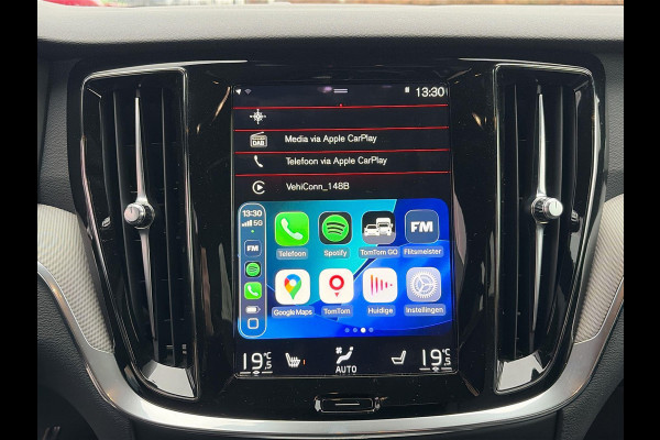 Volvo V60 2.0 B4 R-Design| Elektr. Sportstoelen | 19inch LMV | Trekhaak | Camera | Climate Pack | Pilot Assist | Carplay - Android