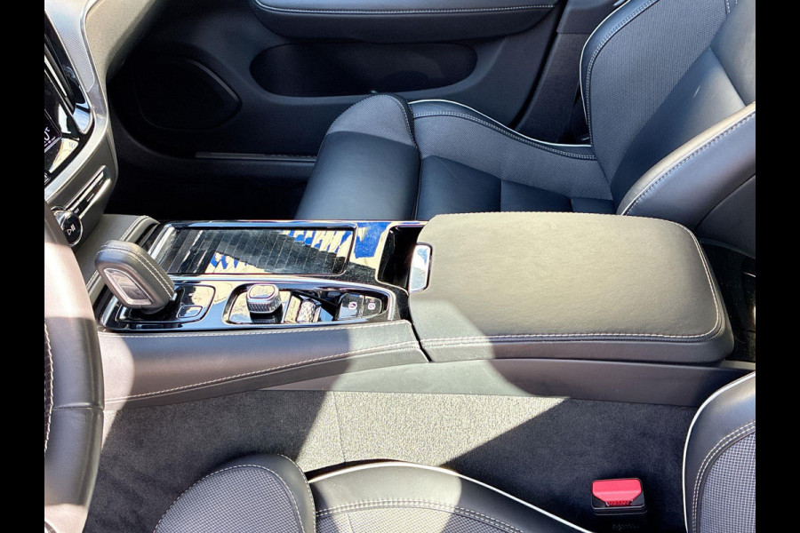Volvo V60 2.0 T6 Recharge AWD R-Design 341PK! | Stoel- stuurverwarming | Lederen Sportstoelen | Park Assist | Adapt Cruise Control