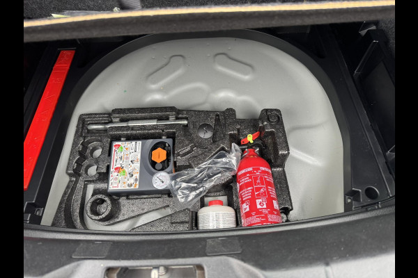 Volvo V40 1.5 T2 R-design Aut Navigatie Keyless Leder+verwarming Pdc v+a Led Clima