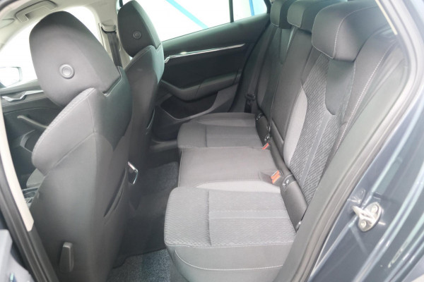 Škoda Octavia Combi 1.5 e-TSI Business Edition Automaat - Airco, Cruise, Navi, PDC.