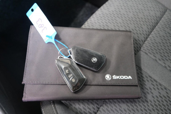 Škoda Octavia Combi 1.5 e-TSI Business Edition Automaat - Airco, Cruise, Navi, PDC.