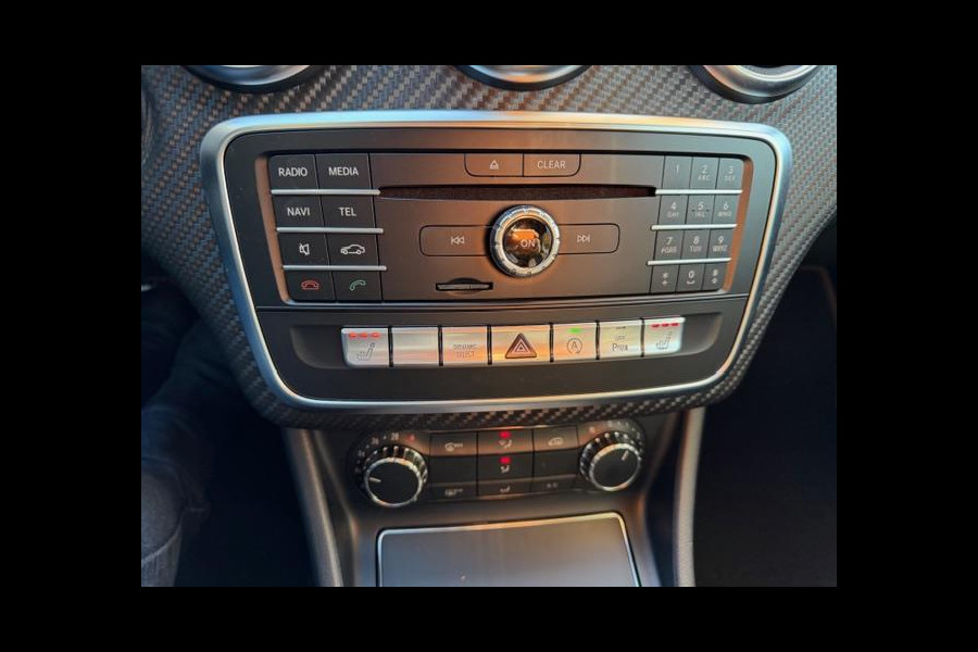 Mercedes-Benz A-Klasse 180 Ambition AMG-Line ,Navigatie,Carplay/Andriod, Xenon/Led, Lm velgen, afn.Trekhaak,
