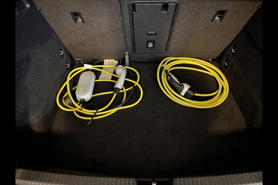 Volkswagen ID.3 First Plus 58 kWh 19 " LM VELGEN ACHTERUITRIJCAMERA STOELVERWARMING 1E EIGENAAR