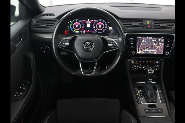 Škoda Superb 1.4 TSI iV Sportline | Panoramadak | Trekhaak | Stoelverwarming | Adaptive cruise | Camera | Alcantara | 19'' | Carplay | Matrix LED | Navigatie | Achterbankverwarming | PHEV | Plug In