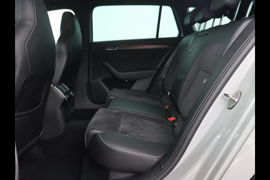 Škoda Superb 1.4 TSI iV Sportline | Panoramadak | Trekhaak | Stoelverwarming | Adaptive cruise | Camera | Alcantara | 19'' | Carplay | Matrix LED | Navigatie | Achterbankverwarming | PHEV | Plug In