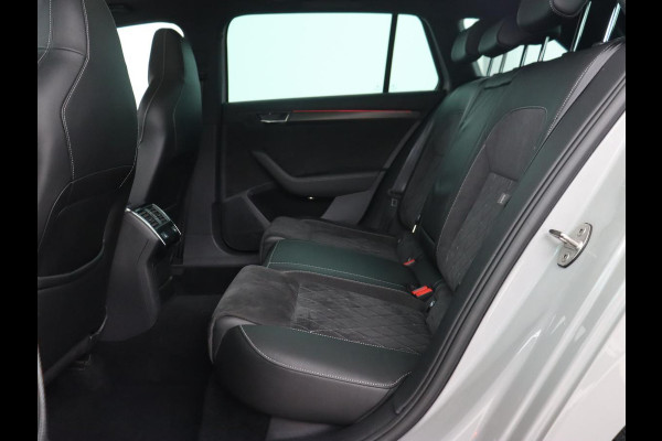 Škoda Superb 1.4 TSI iV Sportline | Panoramadak | Trekhaak | Stoelverwarming | Adaptive cruise | Camera | Alcantara | 19'' | Carplay | Matrix LED | Navigatie | Achterbankverwarming | PHEV | Plug In