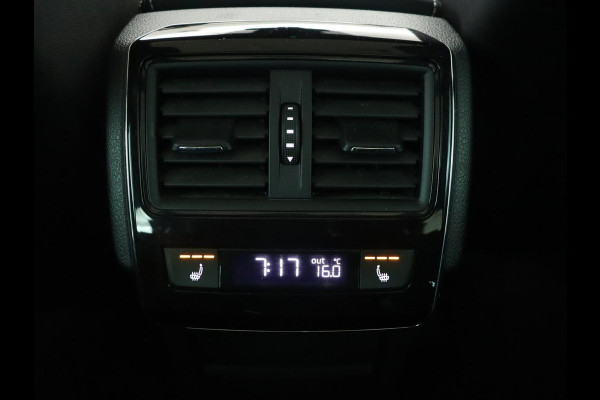 Škoda Superb 1.4 TSI iV Sportline | Panoramadak | Trekhaak | Stoelverwarming | Adaptive cruise | Camera | Alcantara | 19'' | Carplay | Matrix LED | Navigatie | Achterbankverwarming | PHEV | Plug In