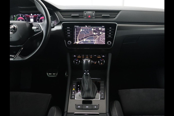 Škoda Superb 1.4 TSI iV Sportline | Panoramadak | Trekhaak | Stoelverwarming | Adaptive cruise | Camera | Alcantara | 19'' | Carplay | Matrix LED | Navigatie | Achterbankverwarming | PHEV | Plug In