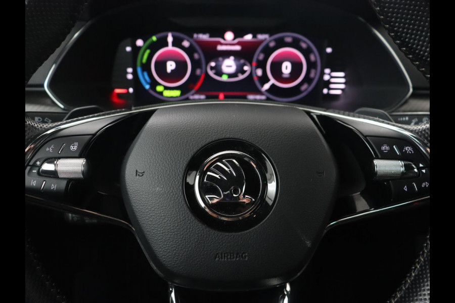 Škoda Superb 1.4 TSI iV Sportline | Panoramadak | Trekhaak | Stoelverwarming | Adaptive cruise | Camera | Alcantara | 19'' | Carplay | Matrix LED | Navigatie | Achterbankverwarming | PHEV | Plug In