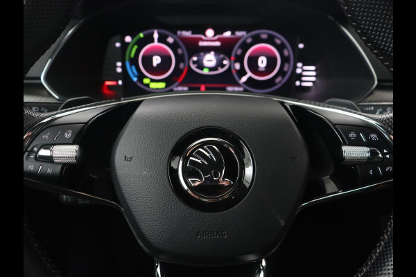 Škoda Superb 1.4 TSI iV Sportline | Panoramadak | Trekhaak | Stoelverwarming | Adaptive cruise | Camera | Alcantara | 19'' | Carplay | Matrix LED | Navigatie | Achterbankverwarming | PHEV | Plug In