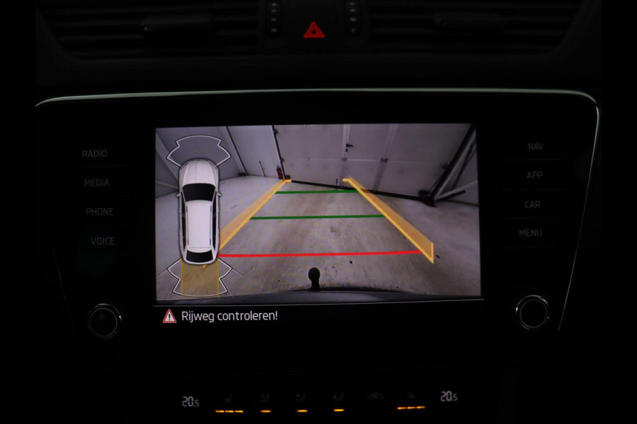 Škoda Superb 1.4 TSI iV Sportline | Panoramadak | Trekhaak | Stoelverwarming | Adaptive cruise | Camera | Alcantara | 19'' | Carplay | Matrix LED | Navigatie | Achterbankverwarming | PHEV | Plug In