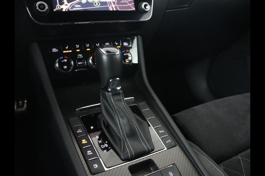 Škoda Superb 1.4 TSI iV Sportline | Panoramadak | Trekhaak | Stoelverwarming | Adaptive cruise | Camera | Alcantara | 19'' | Carplay | Matrix LED | Navigatie | Achterbankverwarming | PHEV | Plug In