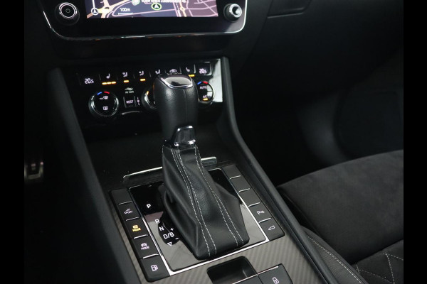 Škoda Superb 1.4 TSI iV Sportline | Panoramadak | Trekhaak | Stoelverwarming | Adaptive cruise | Camera | Alcantara | 19'' | Carplay | Matrix LED | Navigatie | Achterbankverwarming | PHEV | Plug In