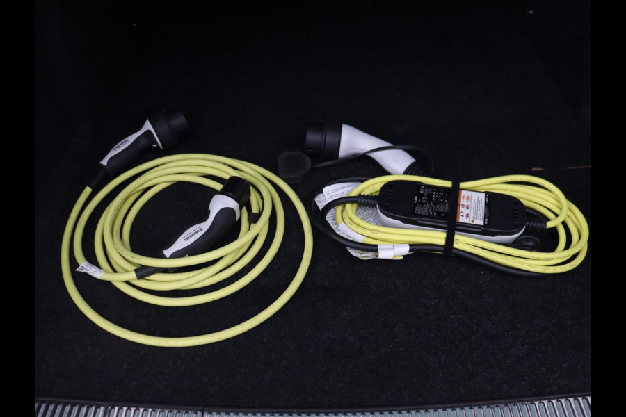 Škoda Superb 1.4 TSI iV Sportline | Panoramadak | Trekhaak | Stoelverwarming | Adaptive cruise | Camera | Alcantara | 19'' | Carplay | Matrix LED | Navigatie | Achterbankverwarming | PHEV | Plug In