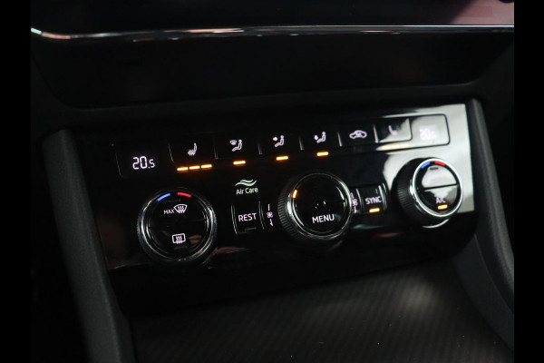 Škoda Superb 1.4 TSI iV Sportline | Panoramadak | Trekhaak | Stoelverwarming | Adaptive cruise | Camera | Alcantara | 19'' | Carplay | Matrix LED | Navigatie | Achterbankverwarming | PHEV | Plug In
