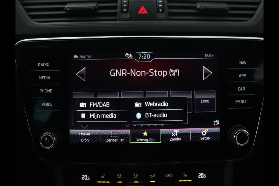 Škoda Superb 1.4 TSI iV Sportline | Panoramadak | Trekhaak | Stoelverwarming | Adaptive cruise | Camera | Alcantara | 19'' | Carplay | Matrix LED | Navigatie | Achterbankverwarming | PHEV | Plug In