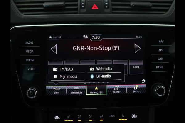 Škoda Superb 1.4 TSI iV Sportline | Panoramadak | Trekhaak | Stoelverwarming | Adaptive cruise | Camera | Alcantara | 19'' | Carplay | Matrix LED | Navigatie | Achterbankverwarming | PHEV | Plug In