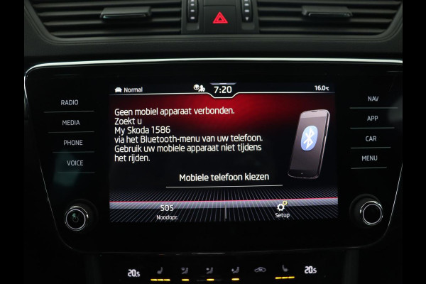 Škoda Superb 1.4 TSI iV Sportline | Panoramadak | Trekhaak | Stoelverwarming | Adaptive cruise | Camera | Alcantara | 19'' | Carplay | Matrix LED | Navigatie | Achterbankverwarming | PHEV | Plug In