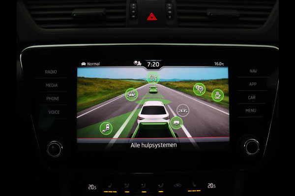 Škoda Superb 1.4 TSI iV Sportline | Panoramadak | Trekhaak | Stoelverwarming | Adaptive cruise | Camera | Alcantara | 19'' | Carplay | Matrix LED | Navigatie | Achterbankverwarming | PHEV | Plug In
